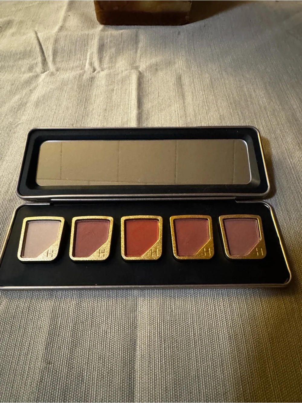 🆕✅HOURGLASS CURATED 5 Pan Palette comes with 5 shadows pictured